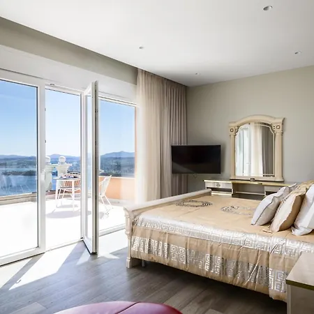 Monte Leone By Konnect With Pool, Hot Tub, & Stunning Seaview Villa